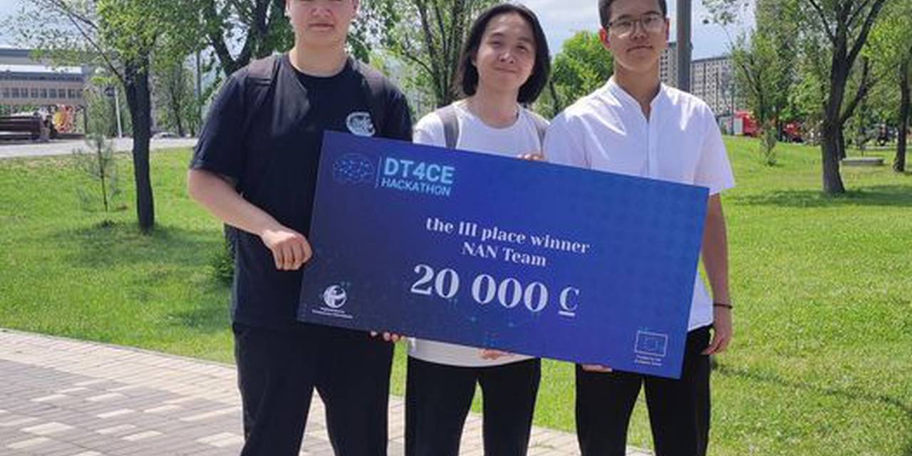 A first-year student of the IST-5-22 group, Nurbolot Ibraimov, took part in the Hackathon contest "IT for the best roads in Kyrgyzstan".