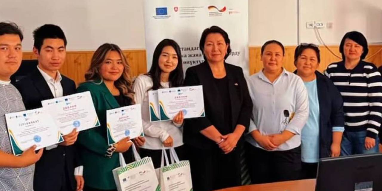 Fourth-year students of the "Economics, Management, and Tourism" program actively participated in a two-day Cross-Debate Format (CDF) training dedicated to green economy and sustainable development issues, which took place on October 10-11