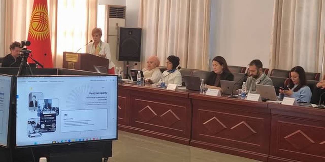 Адам Университетинин ректору DEFA долбоорунун туруктуу өнүгүүсү боюнча тренинг өткөрдү