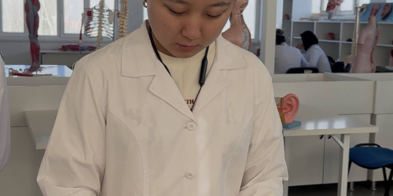 У студентов первого курса направления «Лечебное дело» занятия проходят особенно интересно