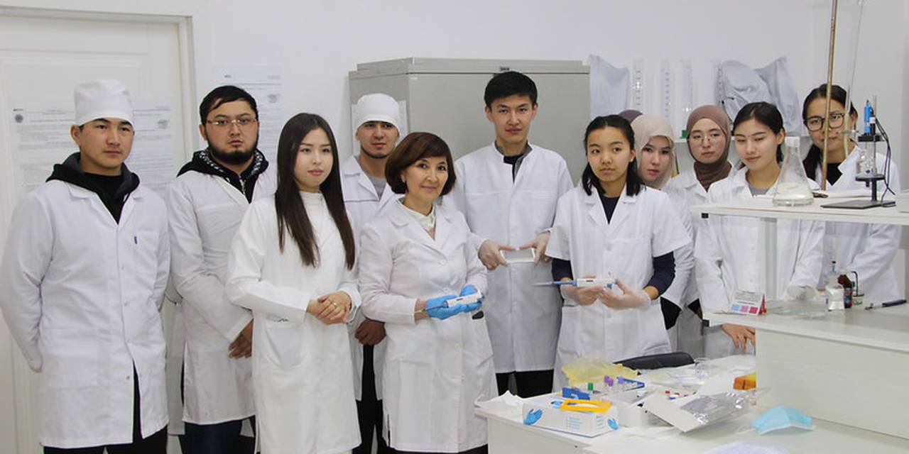 Open lesson on medical biology at ADAM University