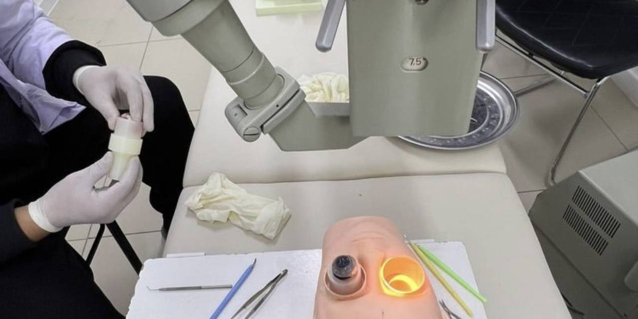 "Ophthalmic surgeon Kanzhar Minbaevich, founder of the Wet-lab for doctors, held a master class at ADAM University for the faculty of the Department of Surgical Disciplines and students