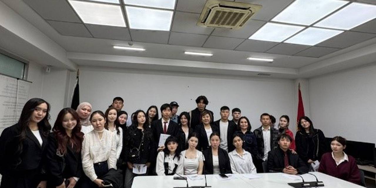 On March 31, 2026, first-year students from the "Economics, Management, and Tourism" and "Information Systems and Technologies" programs completed an introductory educational internship at the State Tax Service and the Entrepreneur Service Center