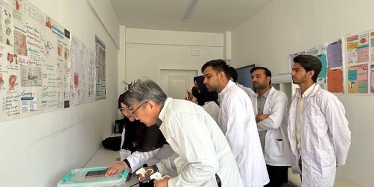 Болочоктогу хирургдар бир күндө калыптанбайт — алардын жолу студенттик партадан башталат